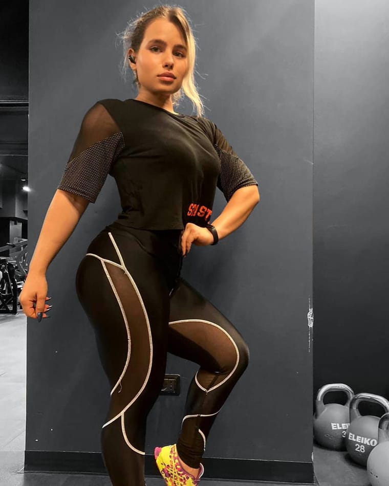 Cliente verificado de Fitness Addiction en entrenamiento