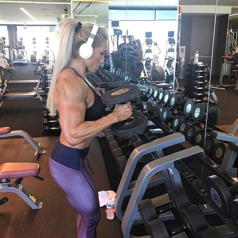 Cliente verificado de Fitness Addiction en entrenamiento